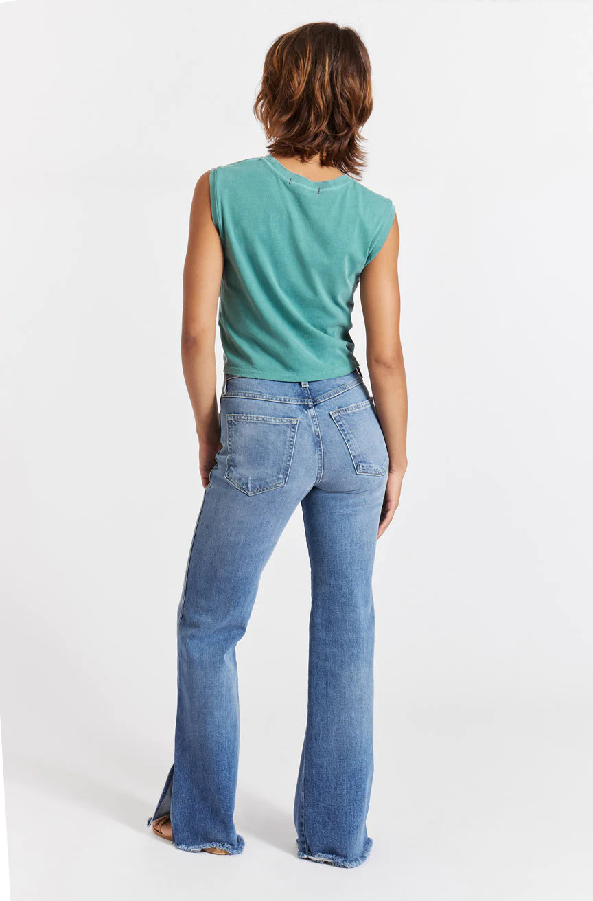 amo sleeveless babe tee