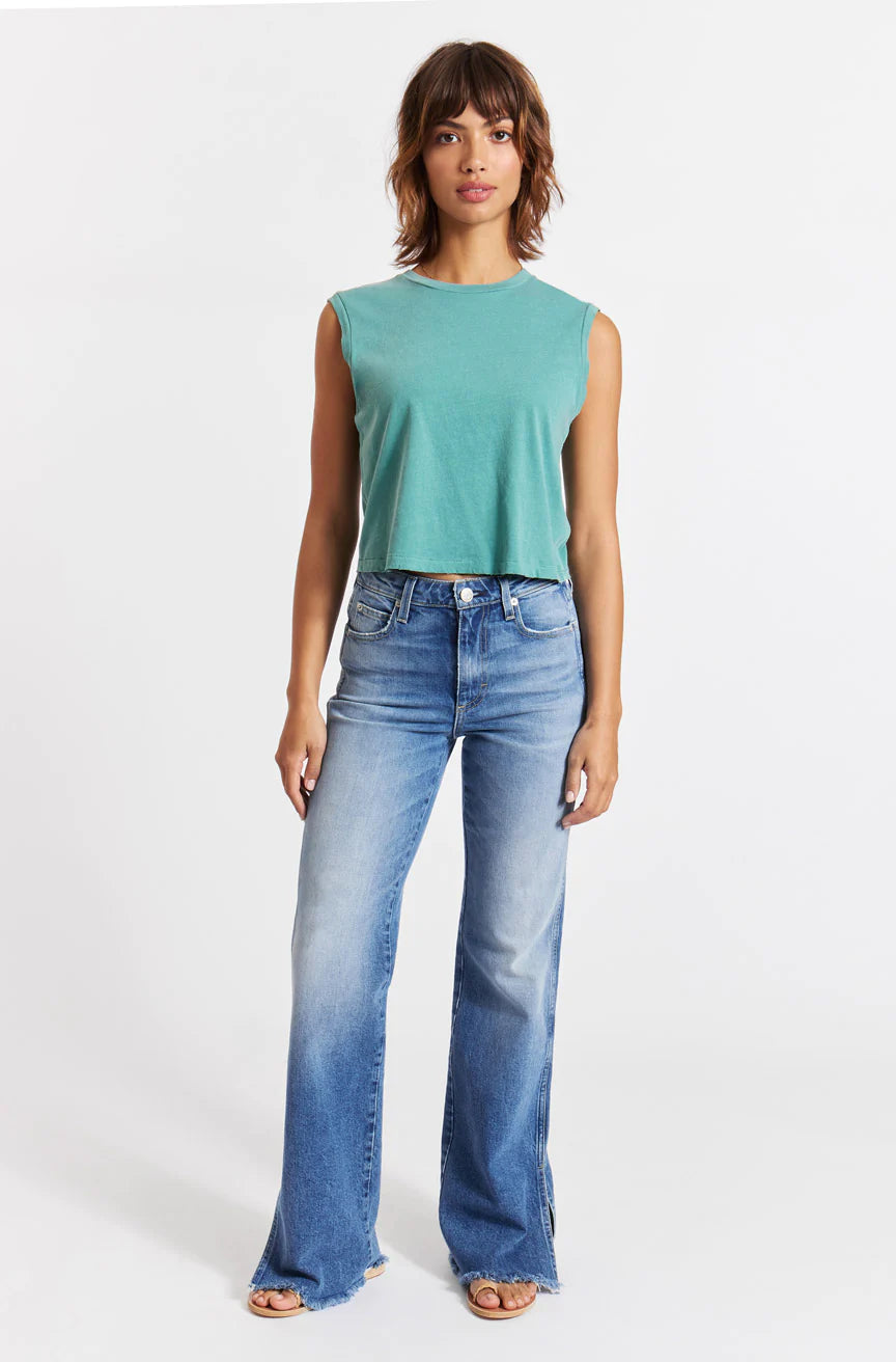 amo sleeveless babe tee