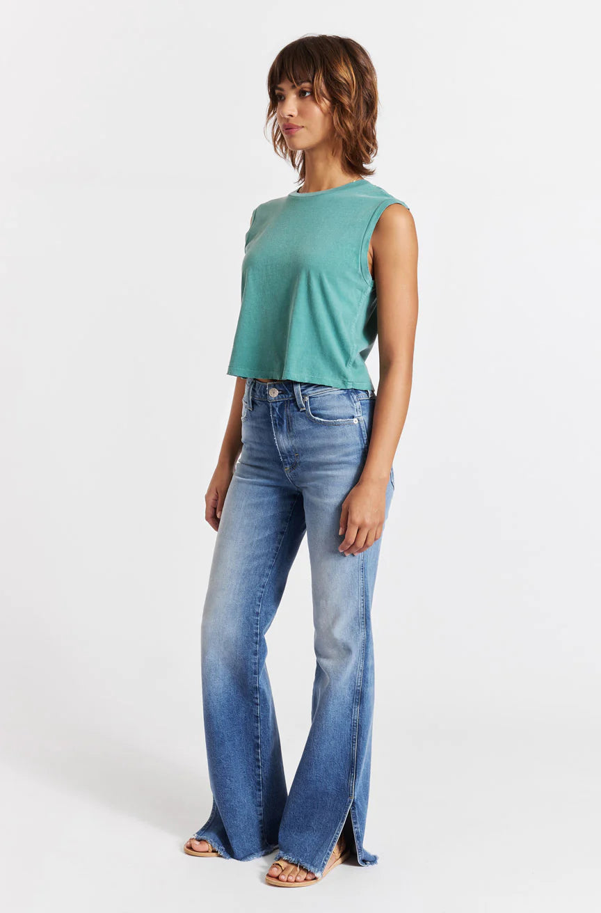 amo sleeveless babe tee