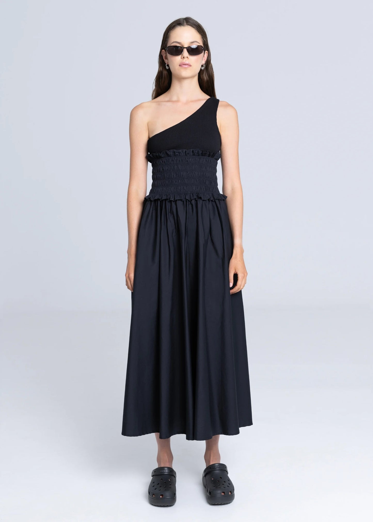 esthé contrast shirred one shoulder midi dress