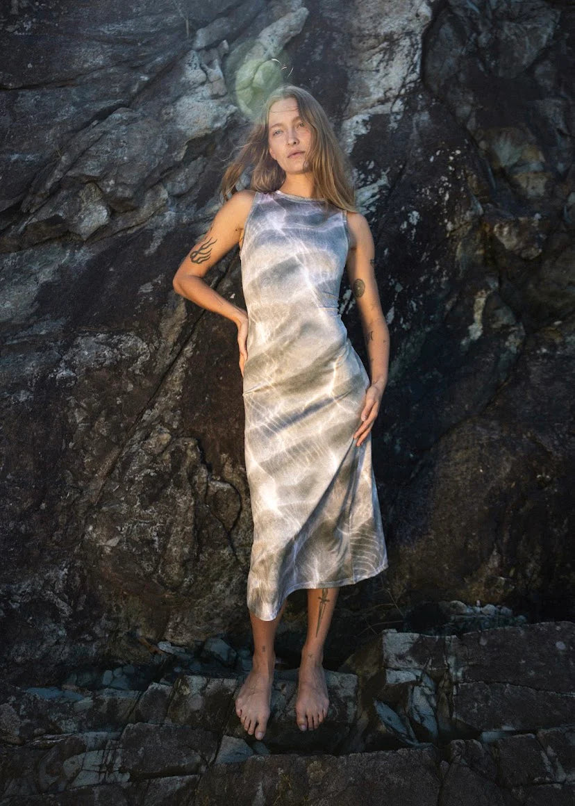kslam waves high neck midi dress